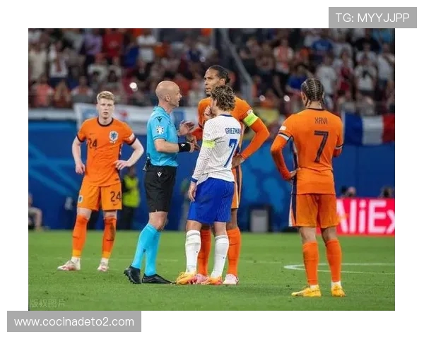 一场1-1，让荷兰无限接近世界杯！末轮打平=出线，莱万将踢附加赛